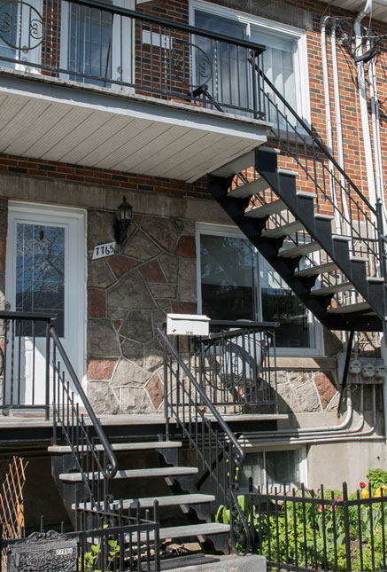 Grinding and exterior painting staircase in Villeray Montreal