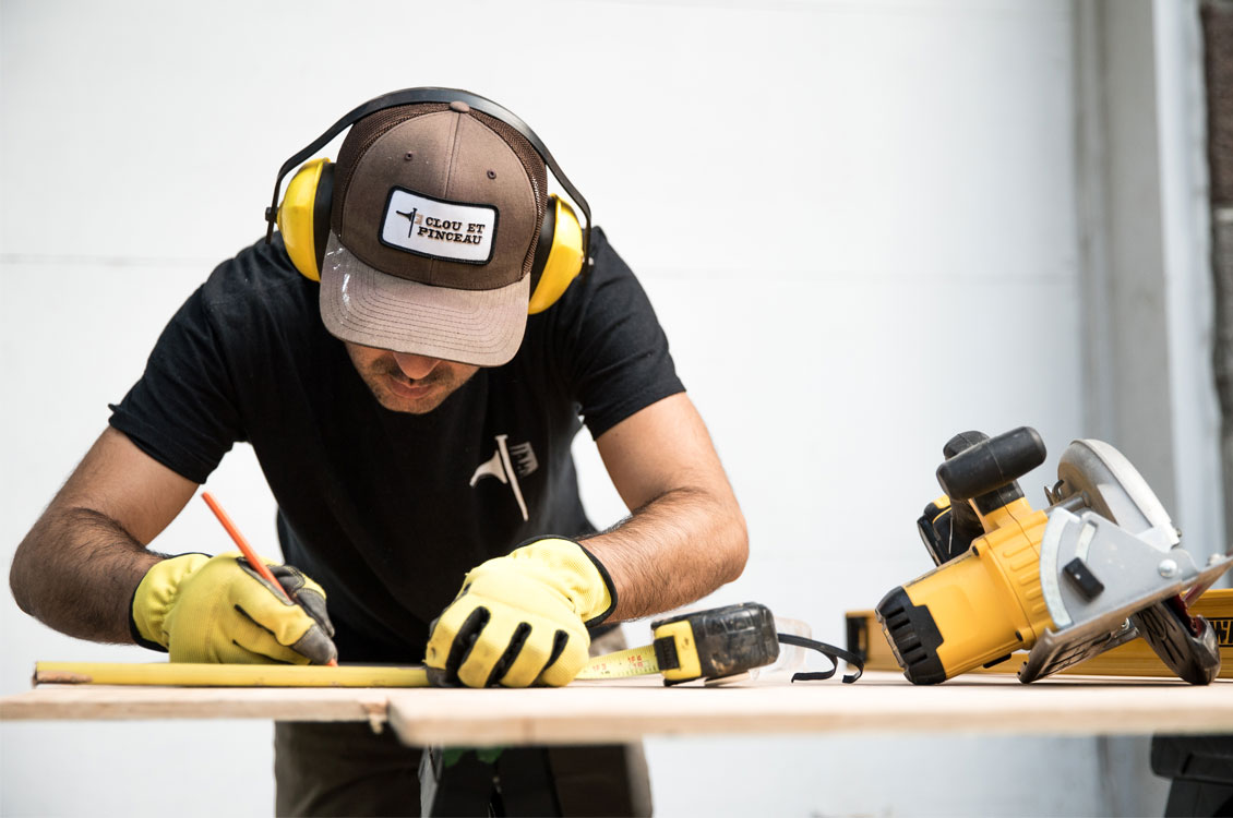 Montreal handyman measuring carefully